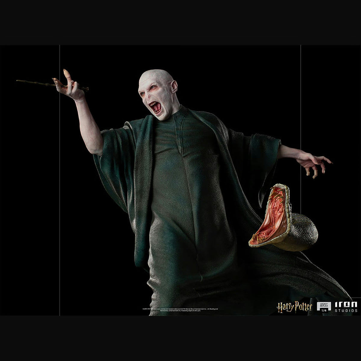 Statue Voldemort and Nagini Harry Potter Legacy