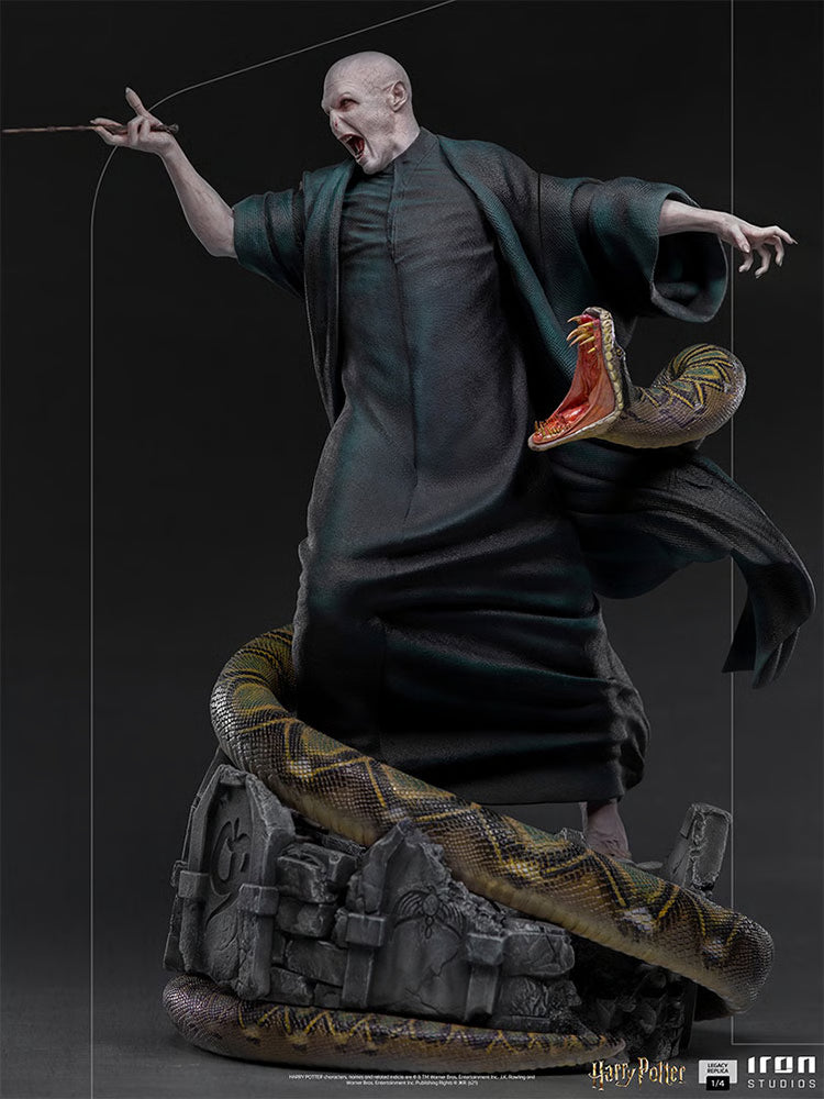 Statue Voldemort and Nagini Harry Potter Legacy