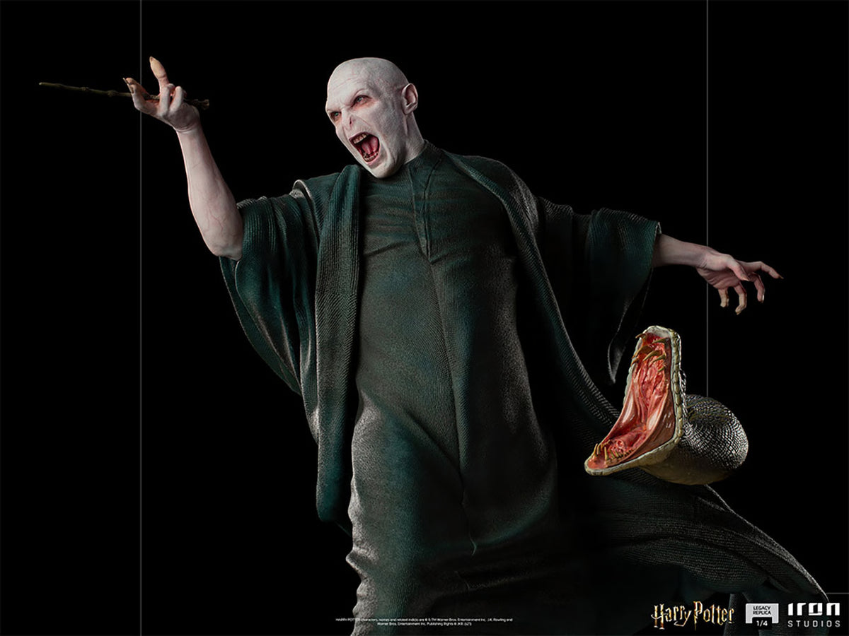 Statue Voldemort and Nagini Harry Potter Legacy