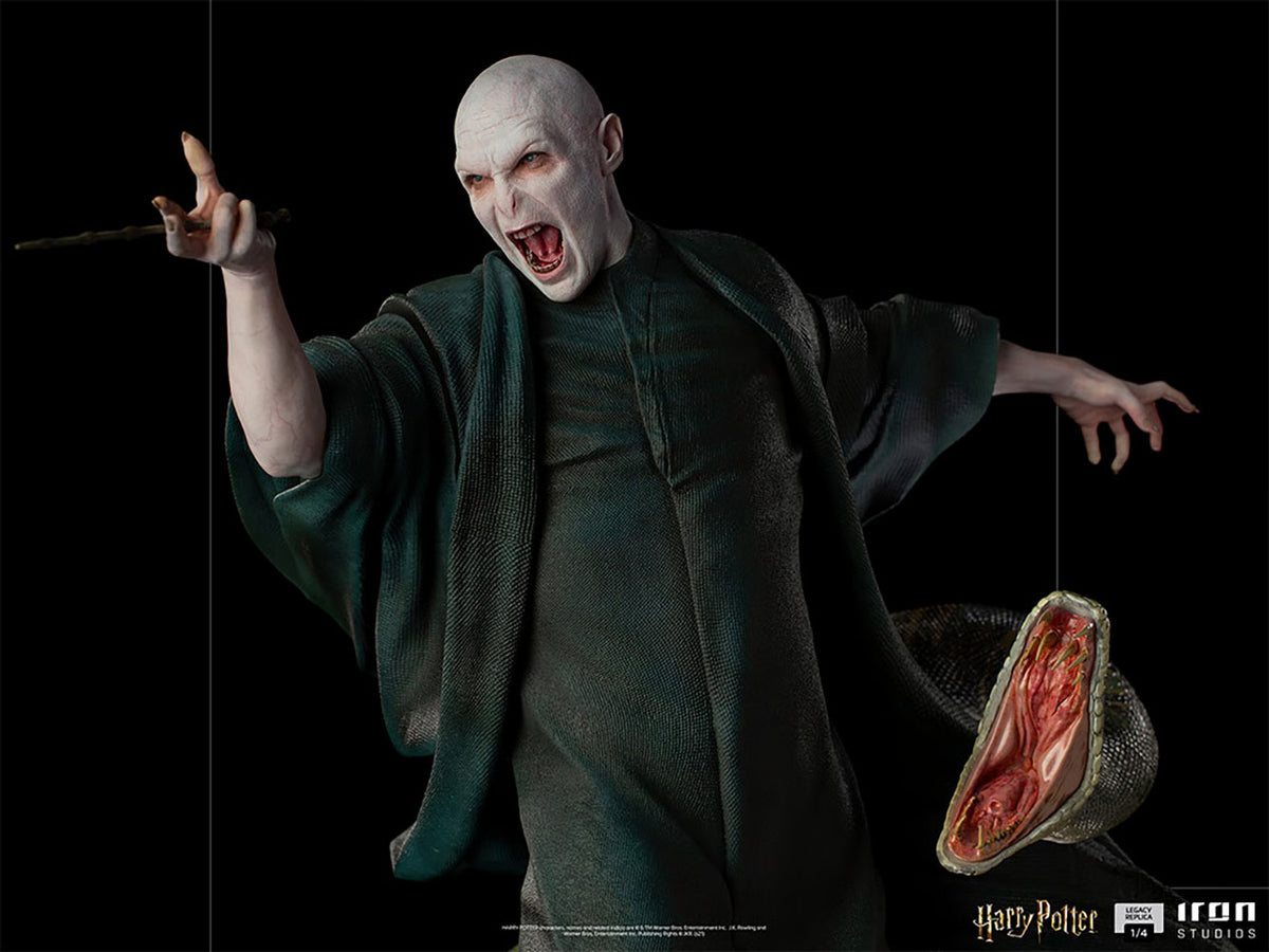 Statue Voldemort and Nagini Harry Potter Legacy