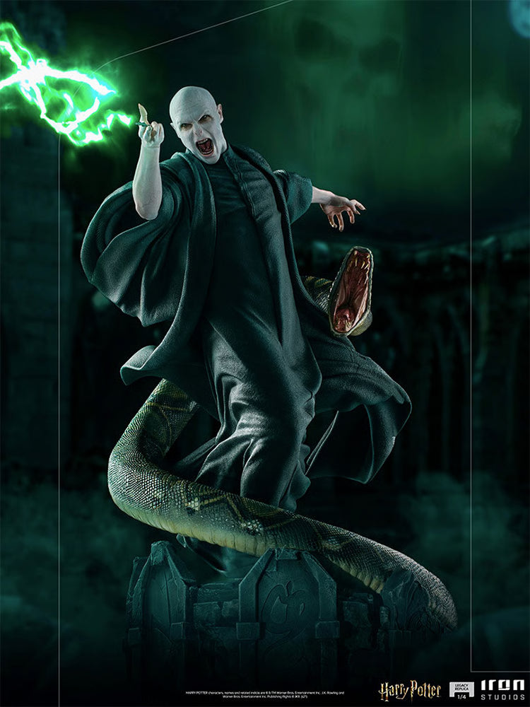 Statue Voldemort and Nagini Harry Potter Legacy